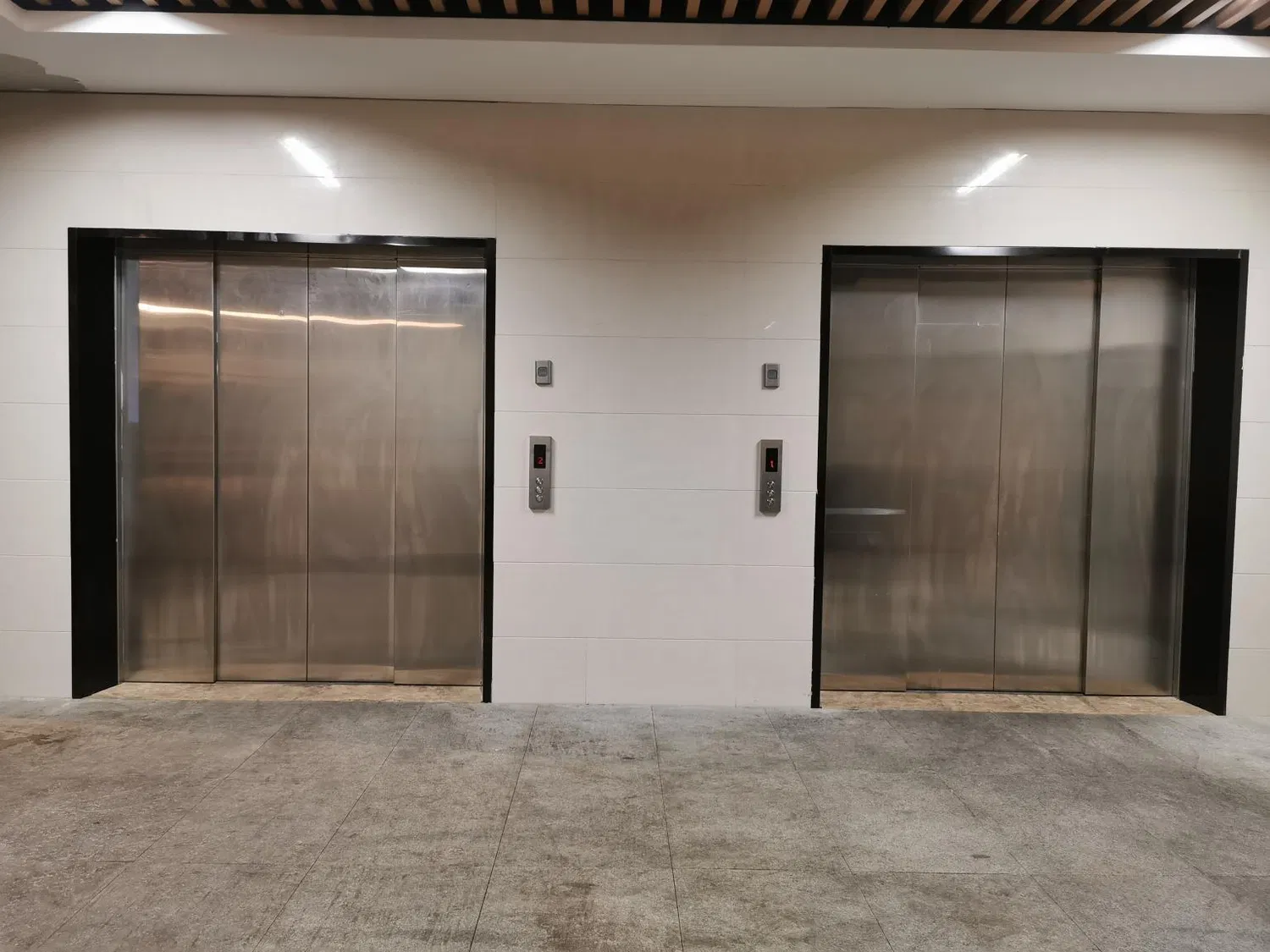 Gran capacidad Ahorro de energía Económico FUJI Vvvf Control Tracción Almacén Alquiler de mercancías para automóviles Elevador de carga Elevador de carga con sala de máquinas y sin sala de máquinas